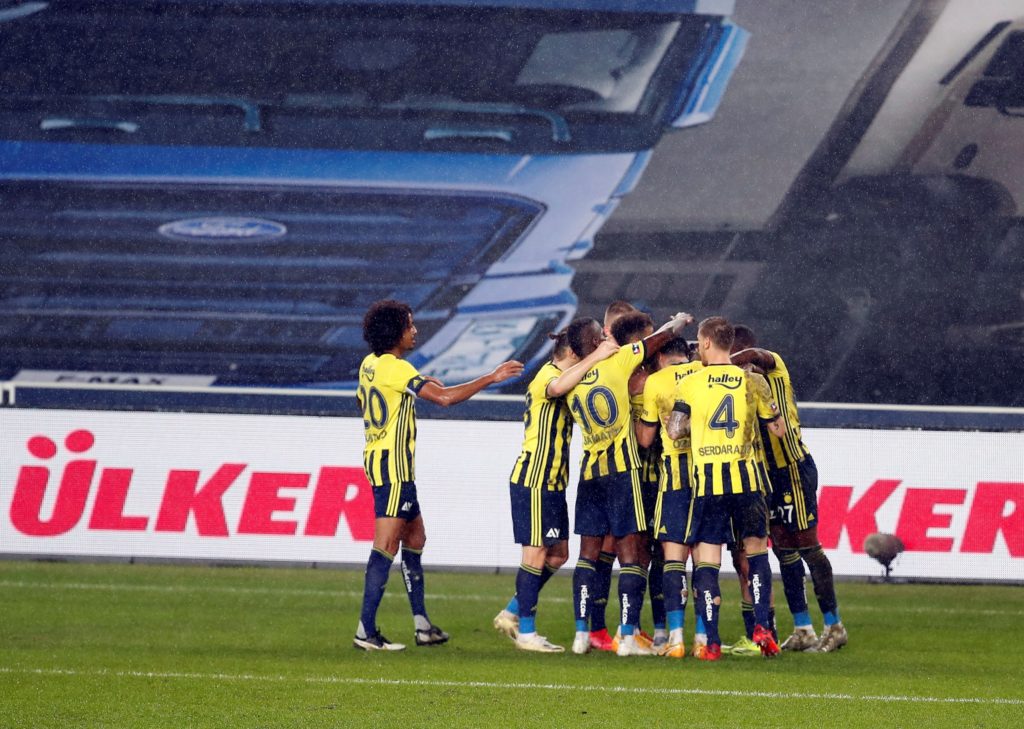 Fenerbahçe galibiyeti tek golle aldı