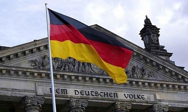 Alman siyasetinde deprem: Parti grubu kapatıldı