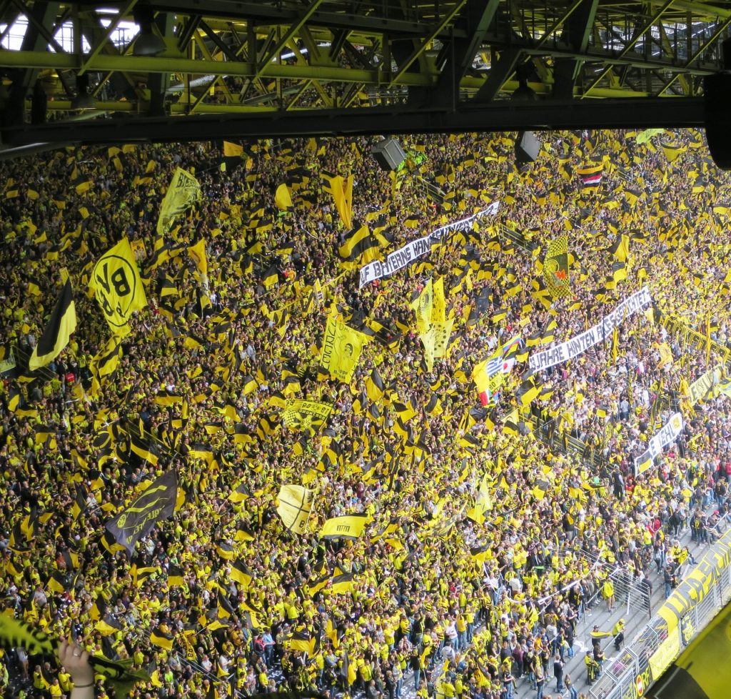 Borussia Dortmund, evinde iki golle kazandı