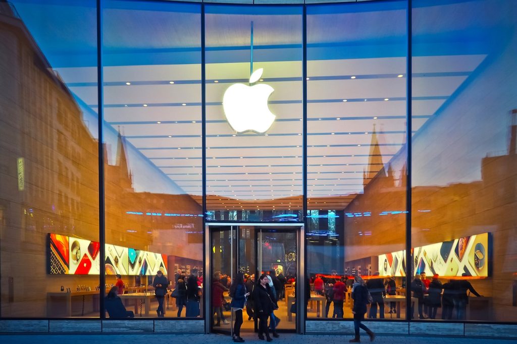Trilyon dolarlık devlerin savaşı: Apple’ı devirdi