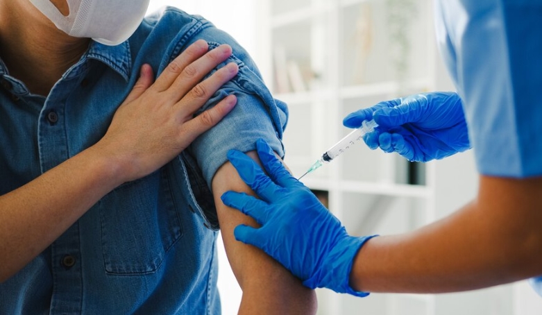 Almanya’da yeni aşı: Yaptırmak istemeyenlere binlerce euroluk para cezası