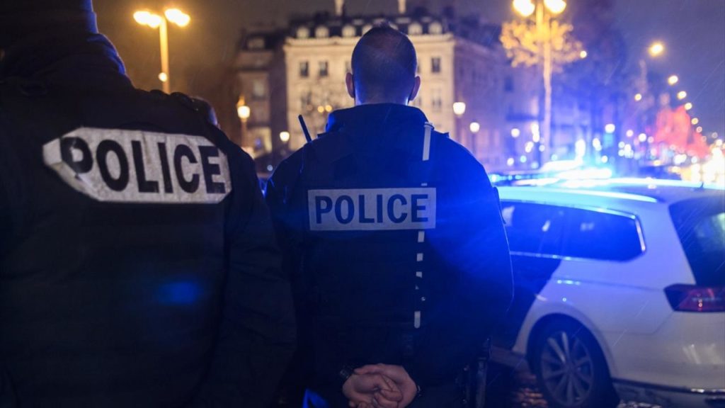 Paris’te bıçaklı ve çekiçli saldırı: 1 kişi öldü, 2 kişi yaralandı