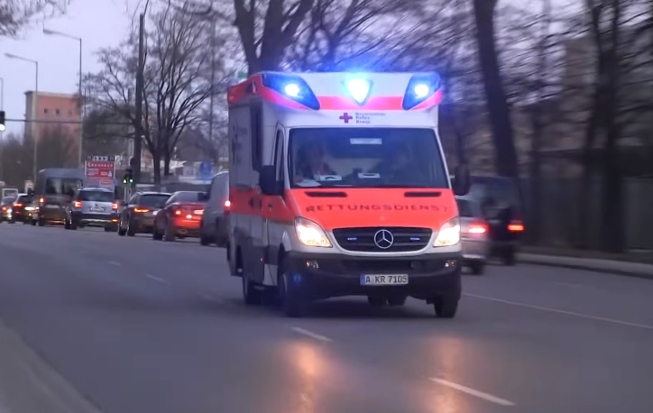 Almanya’da facia: Irkçı saldırıya uğrayıp kaçan çocuk, otomobil altında kaldı