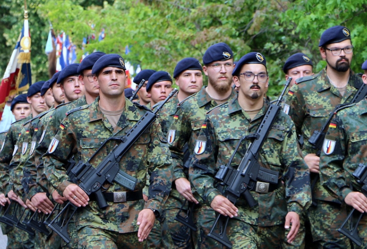 Scholz, zorunlu askerliğe karşı: Anayasal değişiklik gerekir
