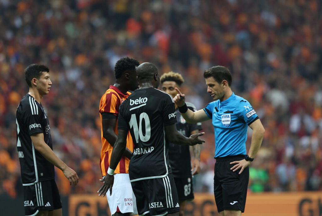 Beşiktaş-Galatasaray derbisinde düdük çalacak hakem belli oldu