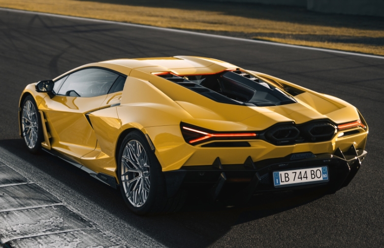 Hurdalıktan 500 bin euro değerinde Lamborghini çıktı