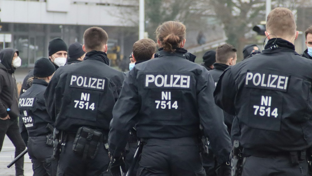 Berlin ve Braunschweig’da “Almanya Müslüman Toplumu”na ait binalara polis operasyonu