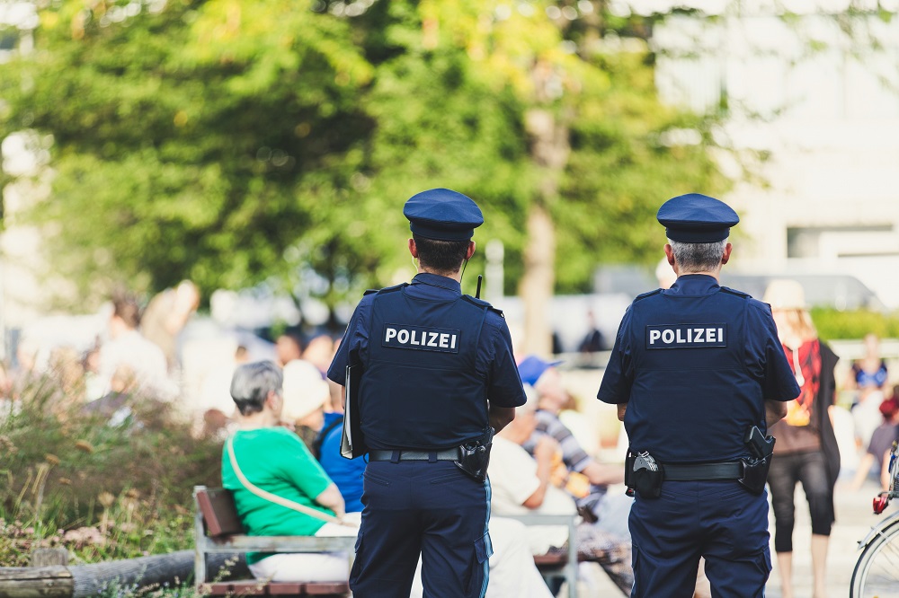 Alman emniyetinde Nazi depremi: Yüzlerce polise soruşturma