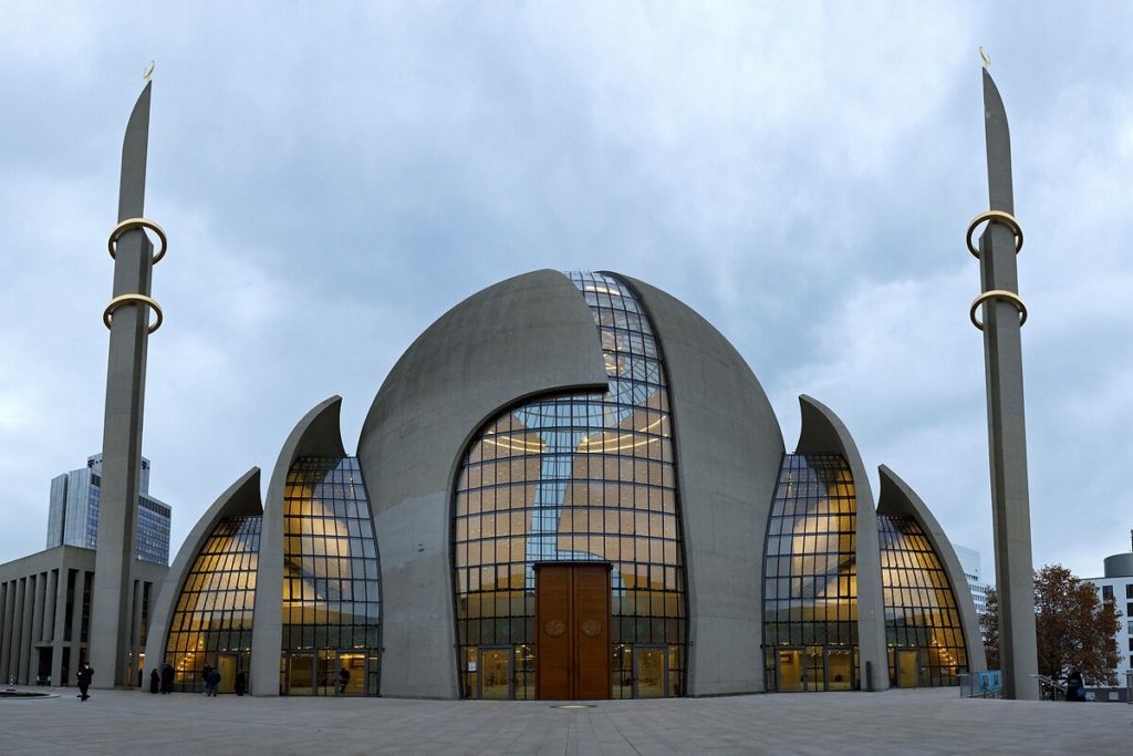 Stuttgart’ta 2 bin kişilik cami inşaatı başladı