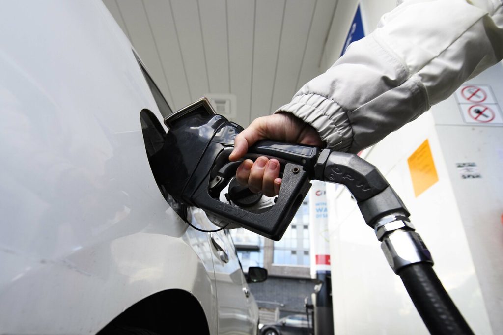 Almanya, benzinli ve dizel yasağına karşı çıkıyor