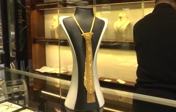 Türk düğünlerinde yeni moda: Altın kravat