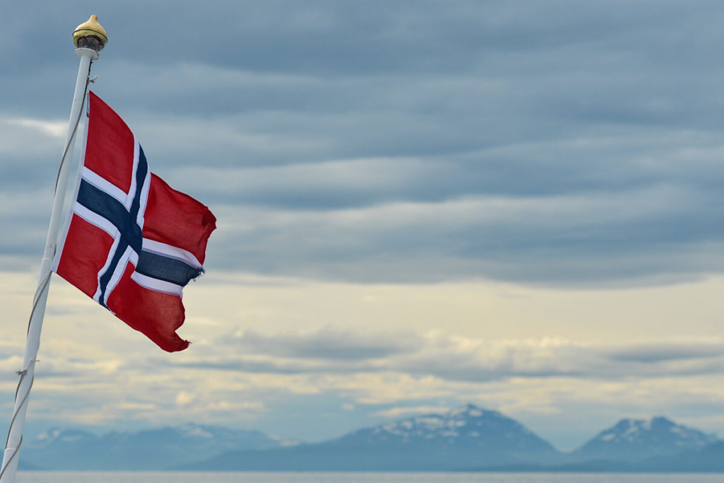 Norveç polisi camiler için silahlandı
