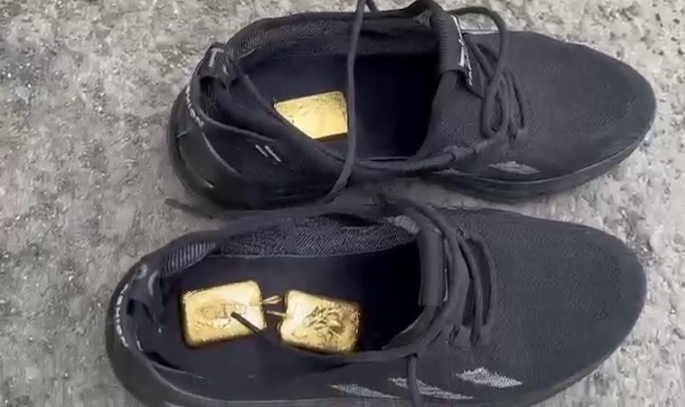 Ayakkabılarından 100 bin euro değerinde altın çıktı