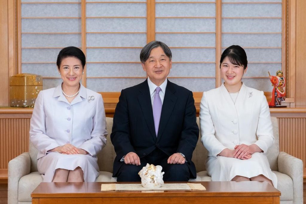 Japon İmparatoru Instagram açtı, sadelik dersi verdi