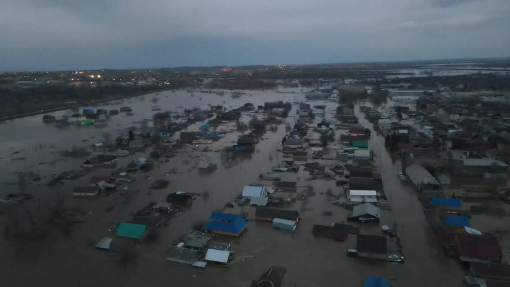 Baraj yıkıldı, binlerce ev sular altında kaldı