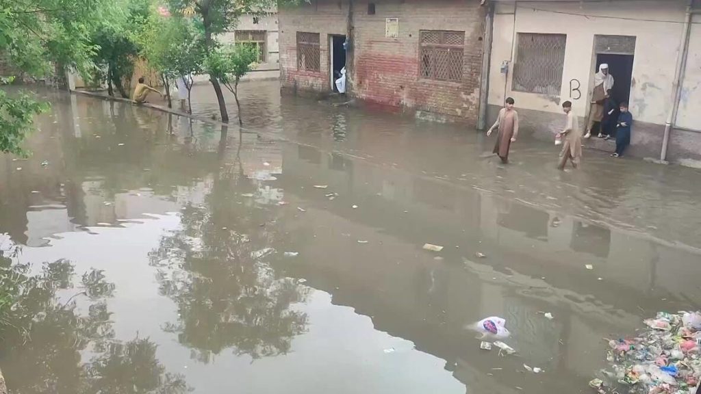 Pakistan’daki sel ve yıldırımlarda 43 kişi hayatını kaybetti