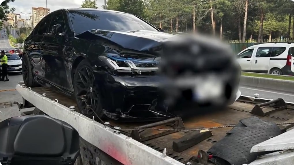 Almanya’da korkunç kaza: Otomobil ile tramvay çarpıştı
