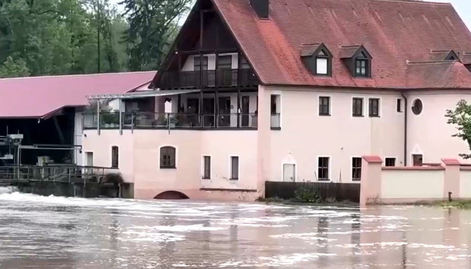 Almanya’da sel tehdidi için ekipler hazırlığa geçti