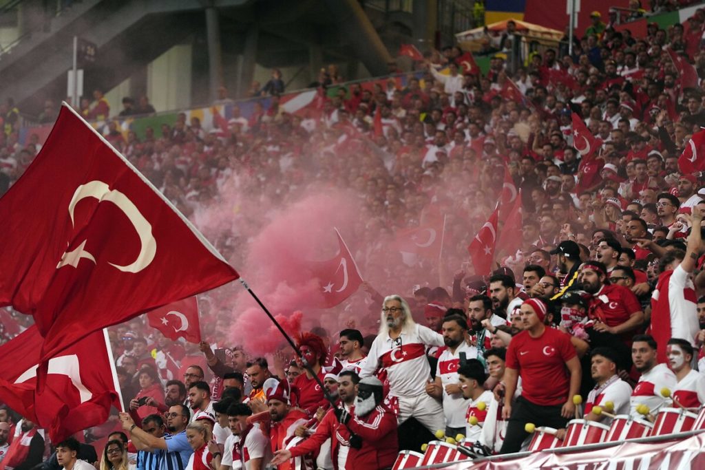 Türkiye-Avusturya maçından sonra gurbetçilere ceza yağdı