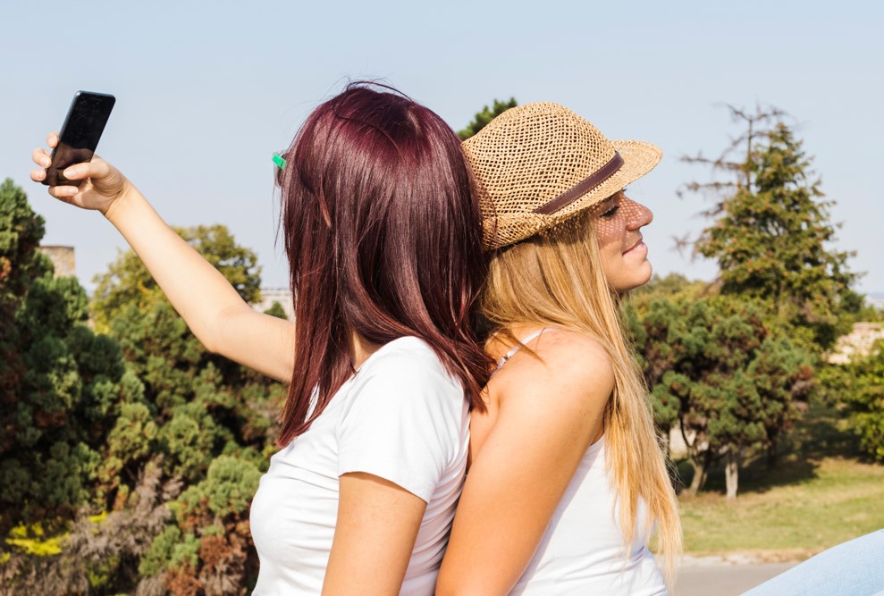 Selfie çekerken şelaleden düşüp can verdi