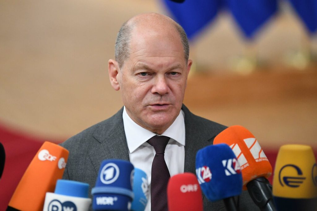 Scholz: Doğu ile Batı Almanya’nın birleşme süreci geçen 34 seneye rağmen tamamlanmadı