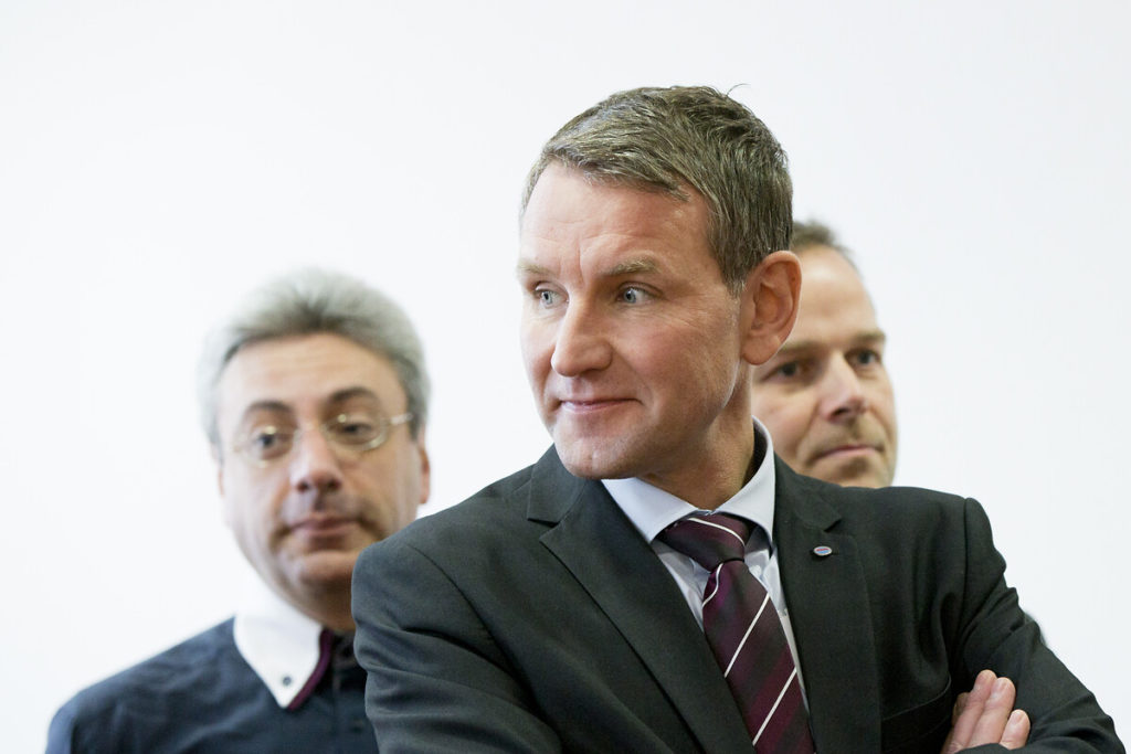 AfD iktidara gelirse camilerde Almanca vaaz zorunlu olacak