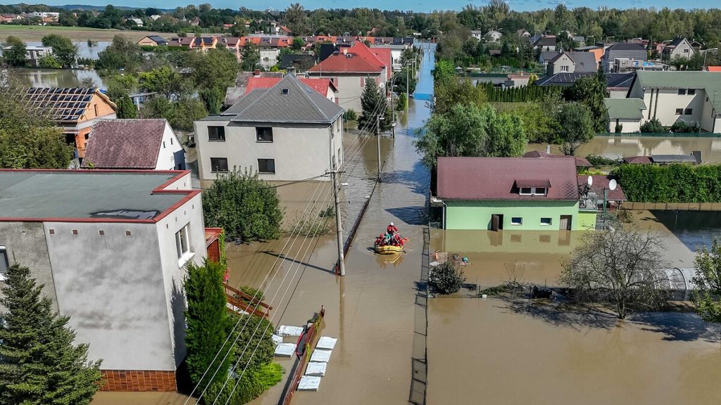 Avrupa’nın orta ve doğu kesimleri sel sularıyla boğuşuyor: Su altında kalan şehirler var