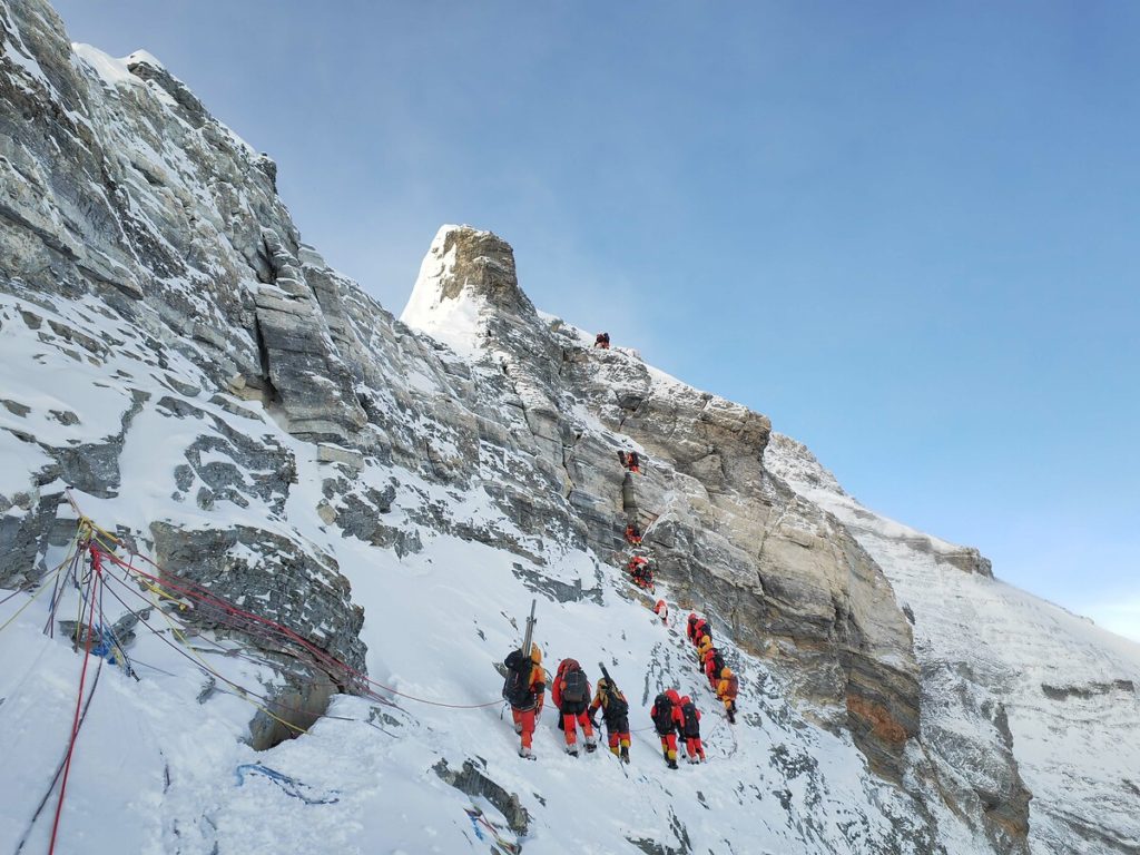 Araştırmacılar Everest Dağı’nın her yıl uzadığını keşfetti