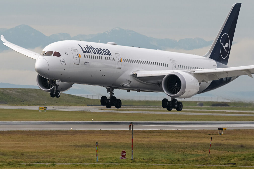 Yahudi yolcuları uçağa almayan Lufthansa’ya ağır ceza