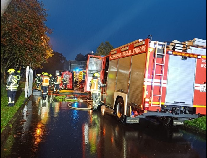 Almanya’da itfaiye merkezi yangında kül oldu