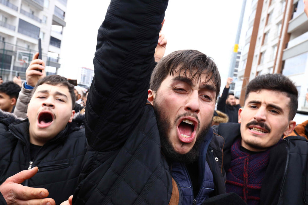 Eski mahkumlar Esad’ın işkence kamplarını anlattı