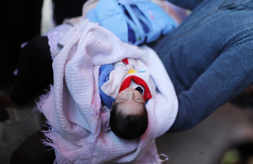 Gazze’de felaketlere yenisi eklendi: Bebekler soğuktan donarak ölüyor