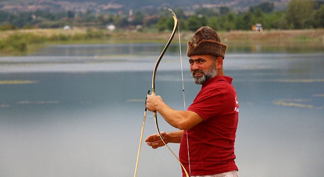 Almanya’da akılalmaz olay: Bir adam yoldan geçenleri ok ve yayla vurmaya çalıştı