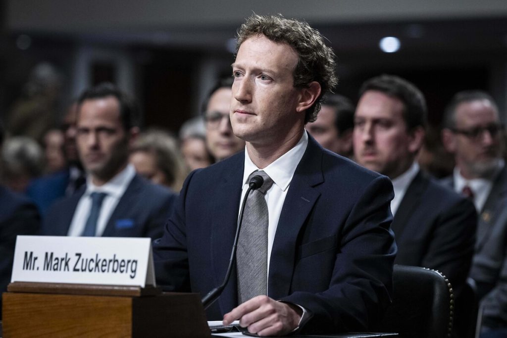Zuckerberg cep telefonlarının yerini alacak cihazı duyurdu