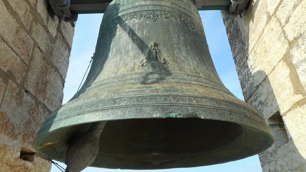 Almanya’da ilginç hırsızlık olayı: Kilise çanını çaldılar