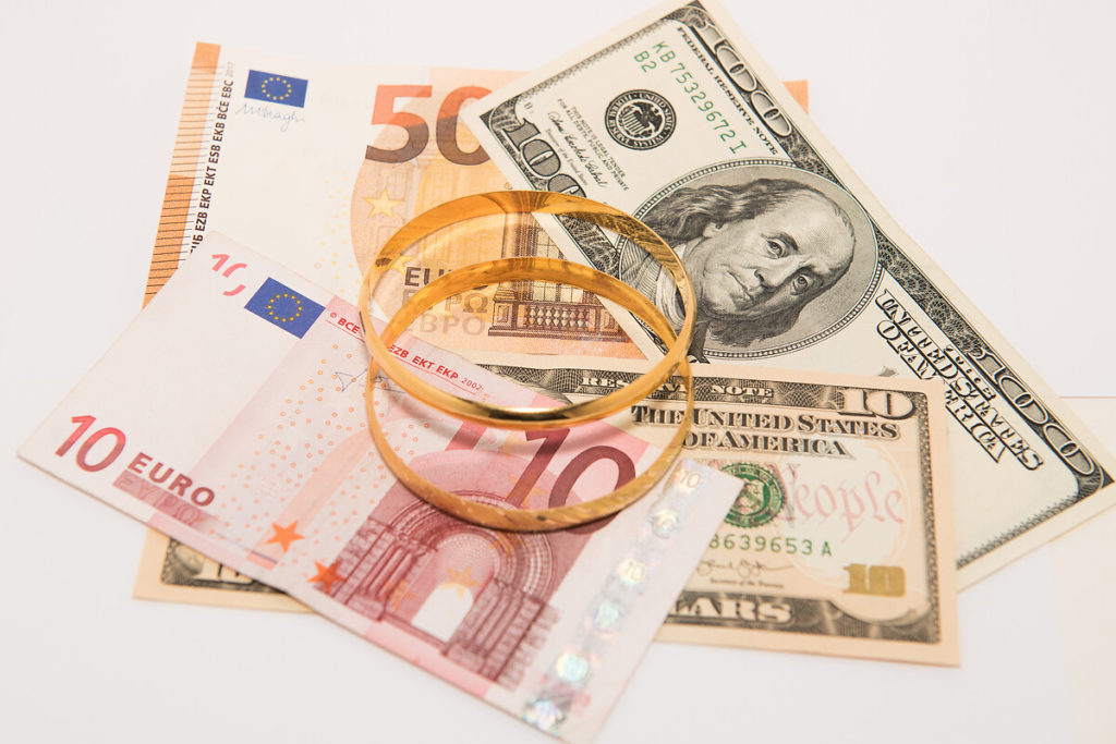 Türk lirası tarihinin en düşük seviyesine geriledi: Euro ve Dolar zıpladı