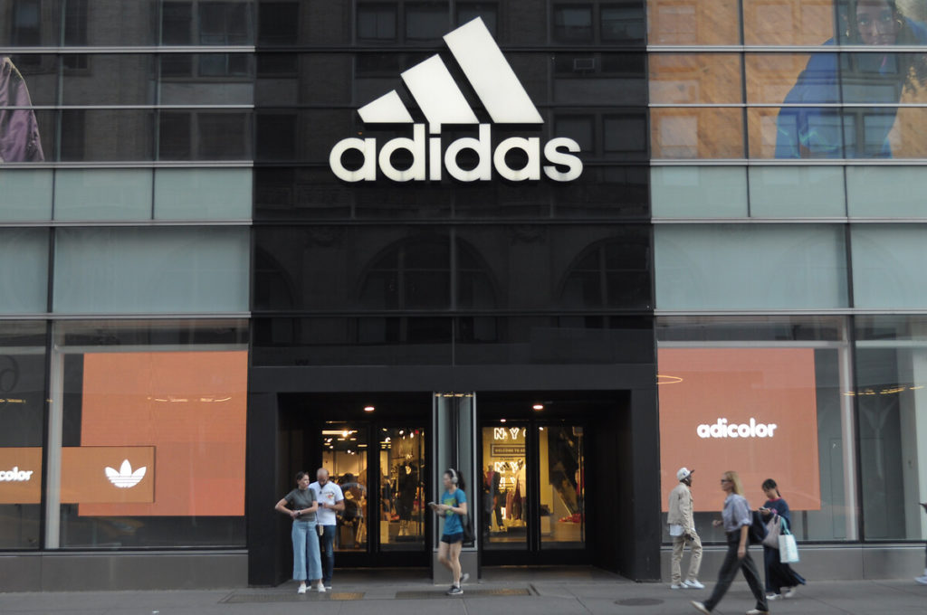 Adidas’a ‘domuz’ cezası