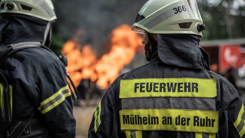 Almanya’da milletvekilinin arabası yakıldı