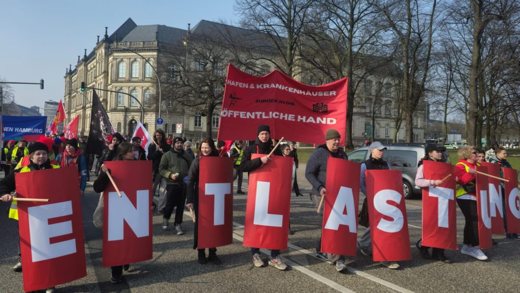 Hamburg’da binlerce kişi grevde