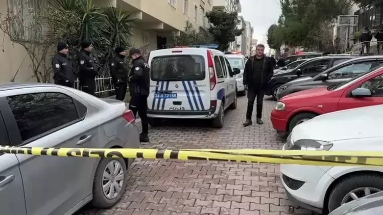 Gurbetçi, babasını öldürdü, annesini yaraladı