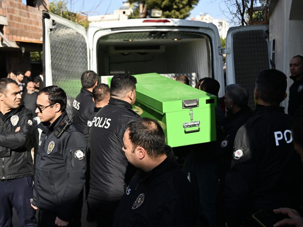 AK Parti Genel Merkezi’nin bahçesinde bir özel harekat polisi intihar etti