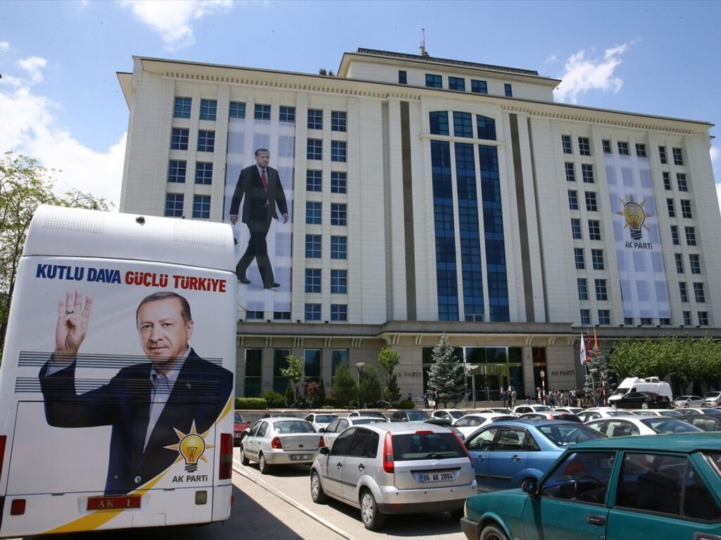 AKP Genel Merkezi’nde bir polis intihar etti