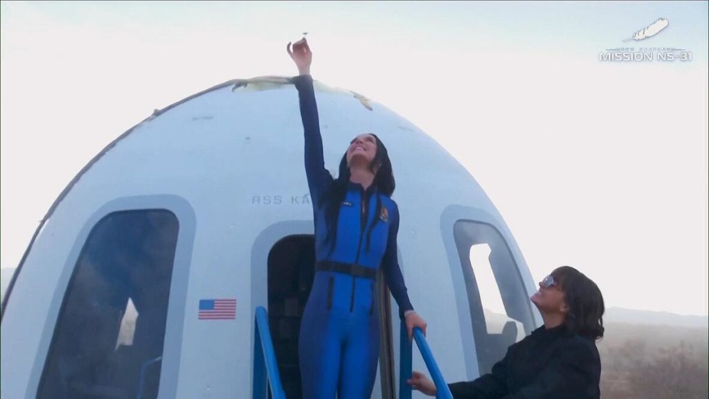 Katy Perry ve Lauren Sanchez uzaya çıktı!