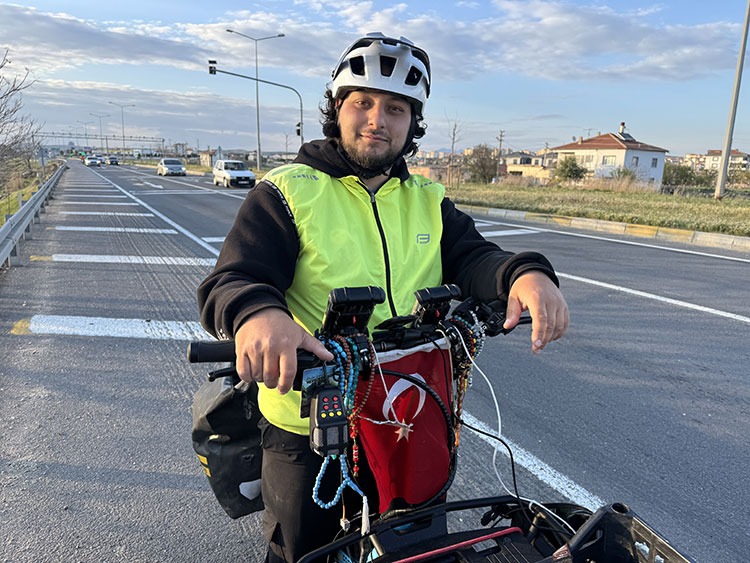 Bisikletle Almanya’dan Mekke’ye hac yolculuğu