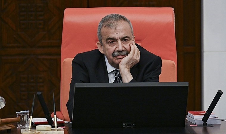 Kalp krizi geçiren Sırrı Süreyya Önder’in ameliyatı sona erdi