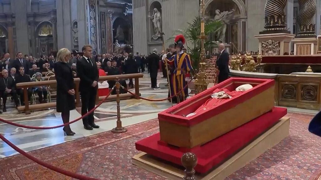 Dünya liderleri Papa Francis’e son görevlerini yerine getirdi
