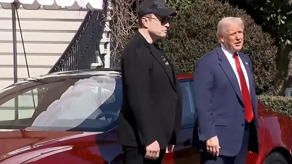 Elon Musk’ın siyasete girmesi Tesla’ya zarar veriyor mu?