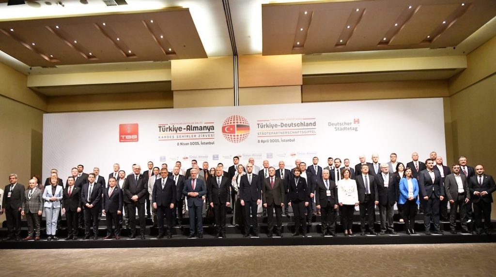 Türkiye-Almanya Kardeş Şehirler Zirvesi’nden İmamoğlu’na tam destek