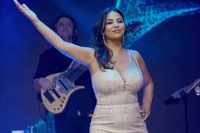 Şarkıcı Zara Arapça öğreniyor