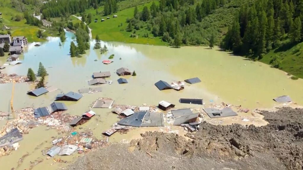 İsviçre’de buzul çöktü: Blatten köyü çamur ve buz altında kaldı